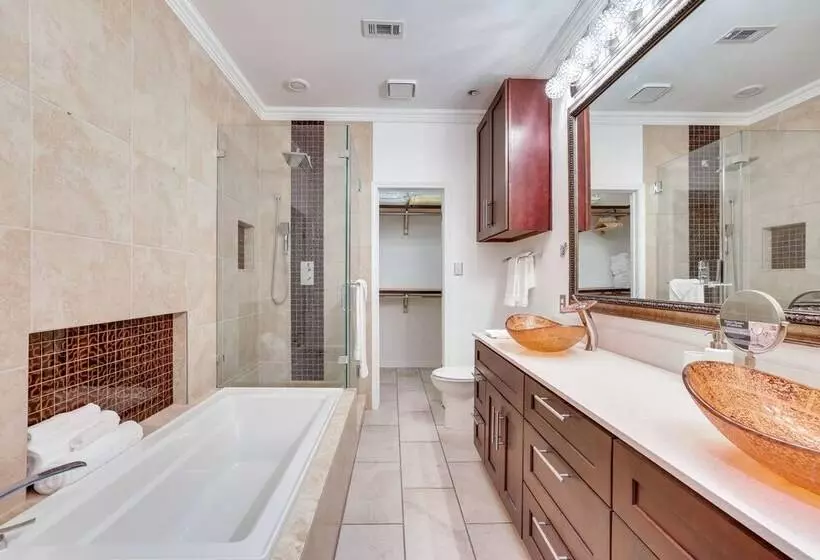 Modern Carrollton Home   Private Pool & Grill