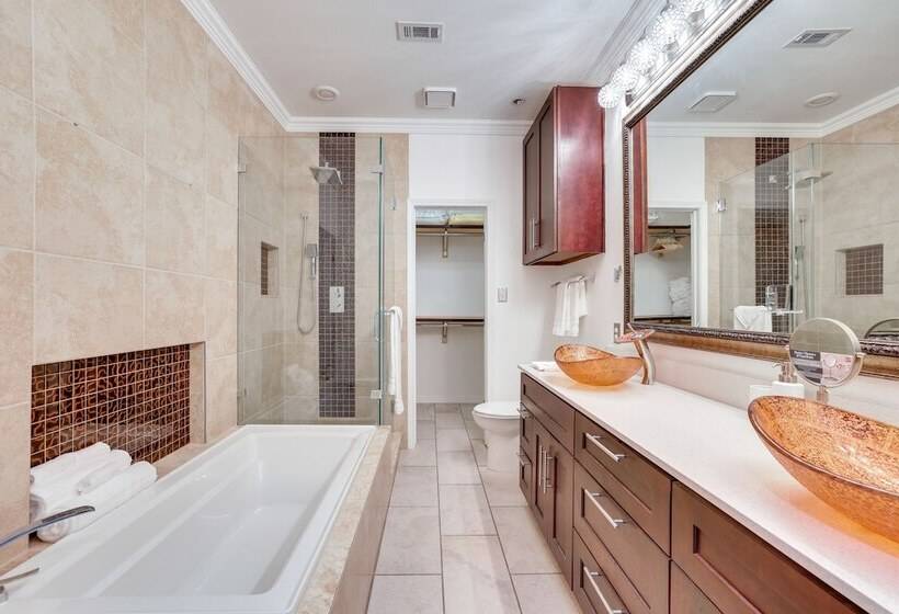 Modern Carrollton Home   Private Pool & Grill