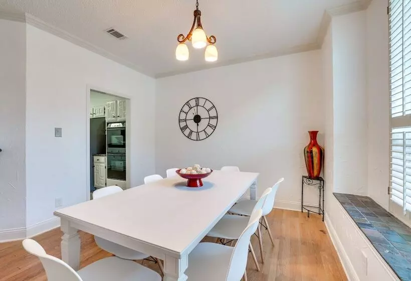 Modern Carrollton Home   Private Pool & Grill