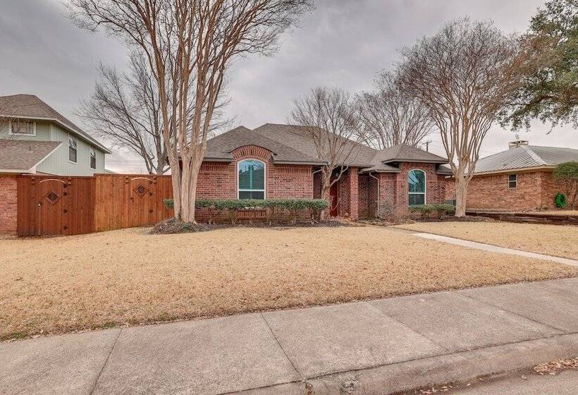 Modern Carrollton Home   Private Pool & Grill