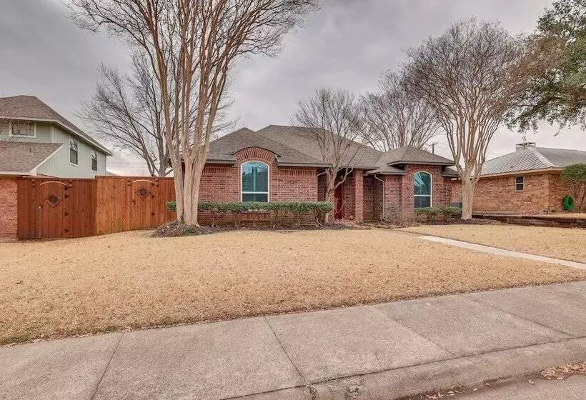 Modern Carrollton Home   Private Pool & Grill