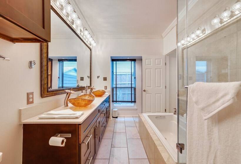 Modern Carrollton Home   Private Pool & Grill