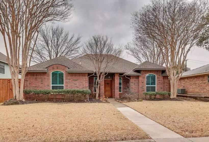 Modern Carrollton Home   Private Pool & Grill