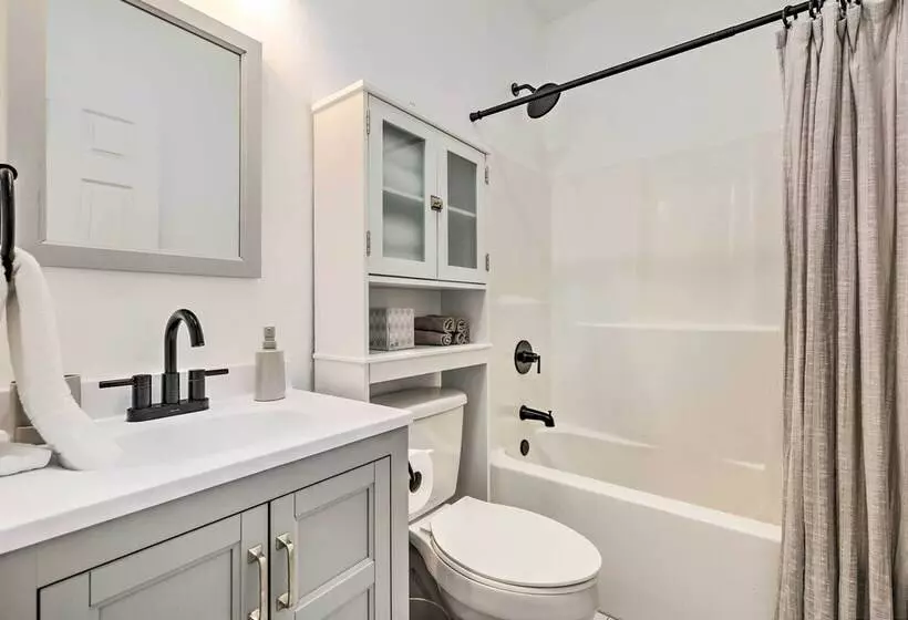 Modern & Chic Gulfport Escape: Walk To Beach!