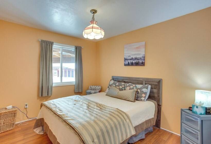 Montrose Family Home W/ Yard & Fruit Trees!