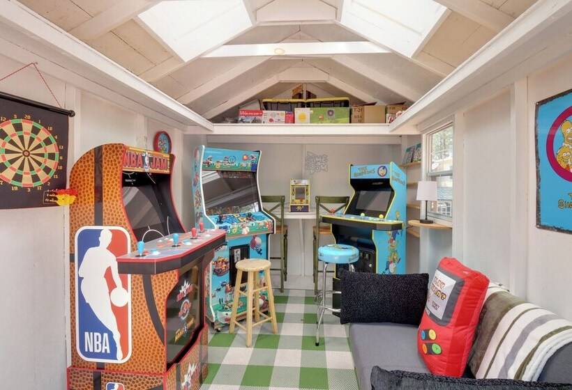 Overgaard Family Retreat W/ Fire Pit & Grill!