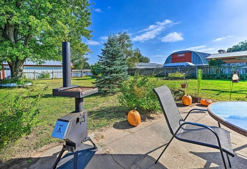 Pet Friendly Amherst Earth Home Near Downtown