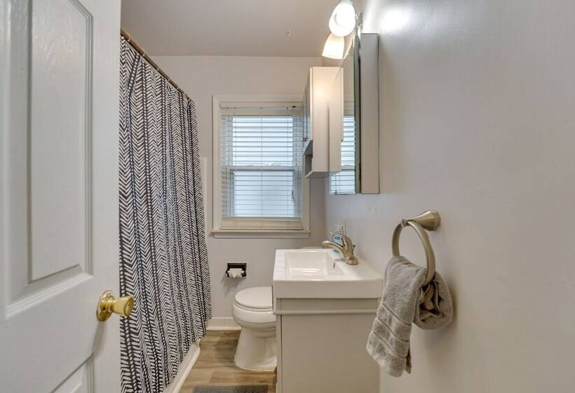 Pet Friendly Dearborn Home < 2 Mi To Downtown!