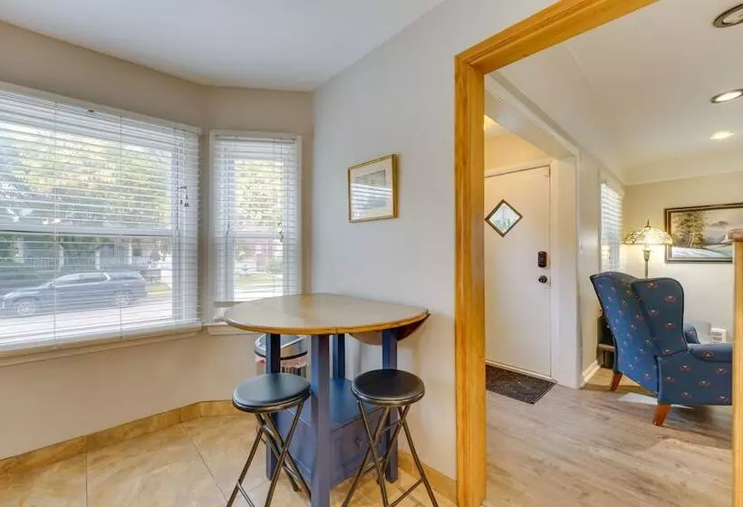 Pet Friendly Dearborn Home < 2 Mi To Downtown!