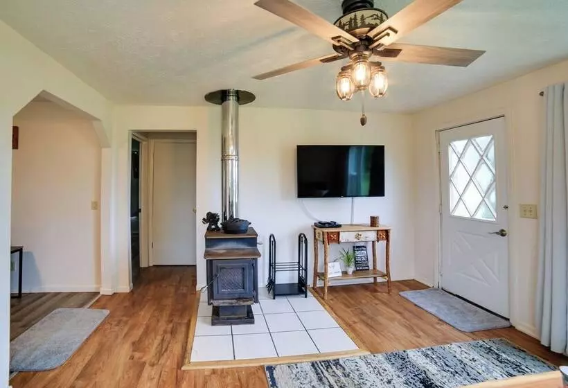 Pet Friendly & Peaceful Northern Michigan Gem