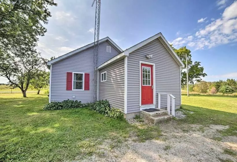 Pet Friendly & Peaceful Northern Michigan Gem