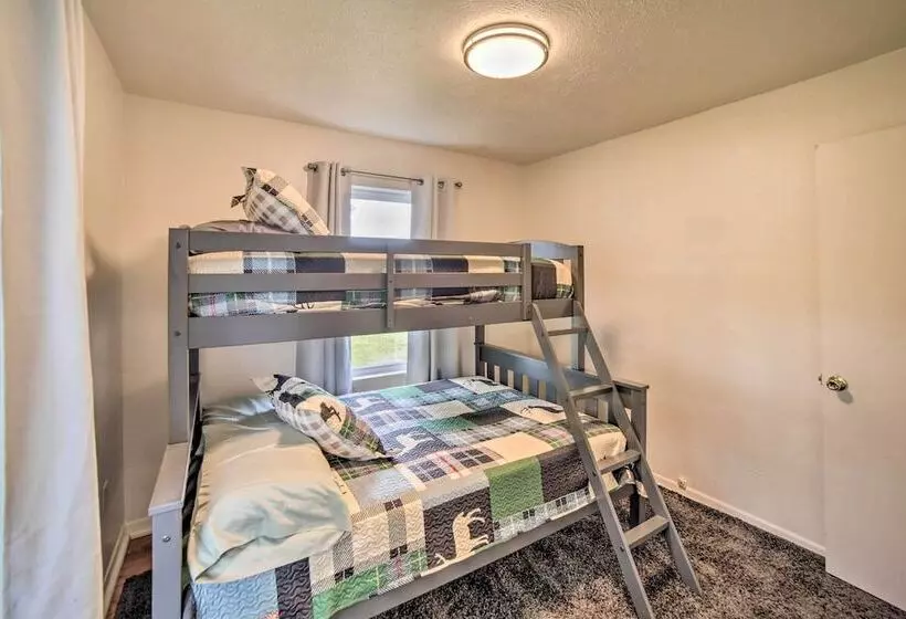 Pet Friendly & Peaceful Northern Michigan Gem