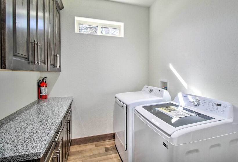 Pet Friendly Show Low Cabin: Near Hiking!