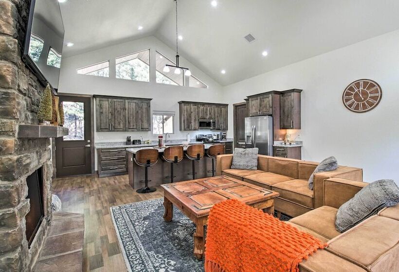 Pet Friendly Show Low Cabin: Near Hiking!