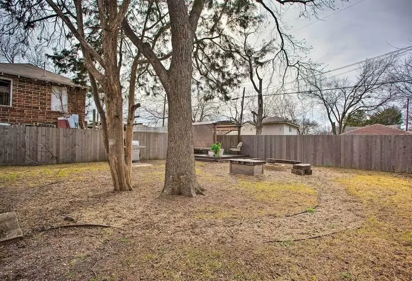4 Mi To Dtwn Dallas: Home W/ Fire Pit + Gazebo