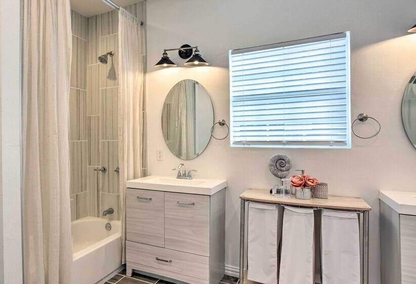 4 Mi To Dtwn Dallas: Home W/ Fire Pit + Gazebo