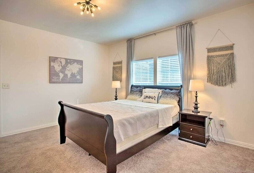 4 Mi To Dtwn Dallas: Home W/ Fire Pit + Gazebo