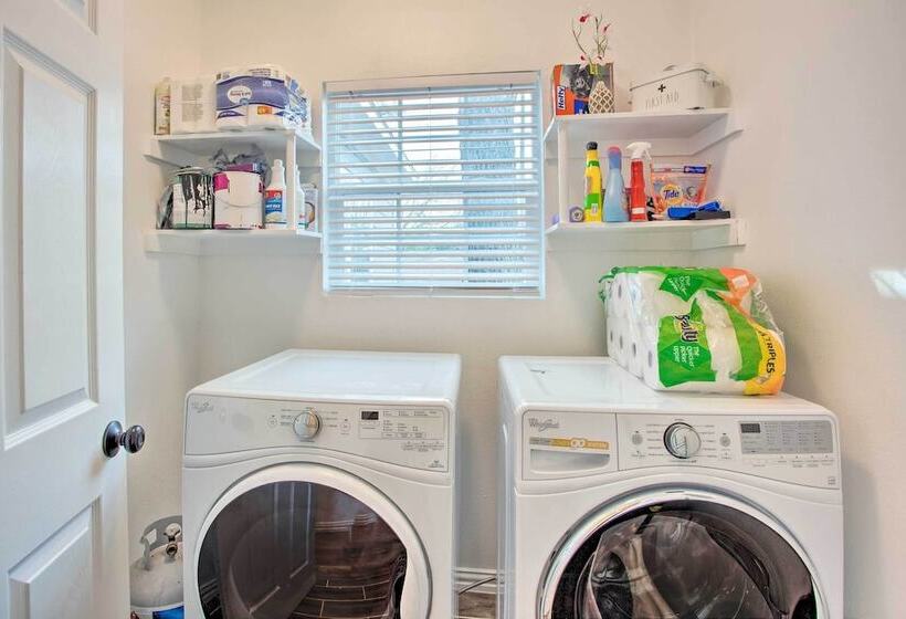 4 Mi To Dtwn Dallas: Home W/ Fire Pit + Gazebo