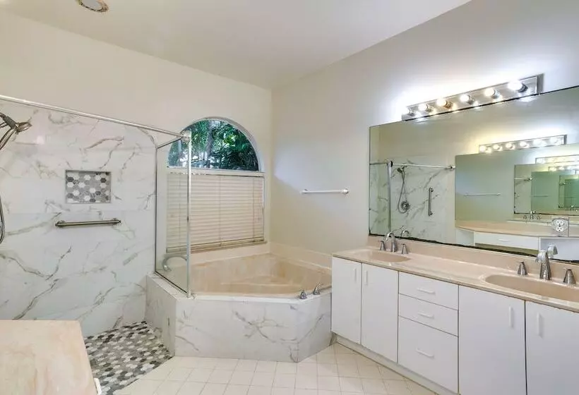 Port St Lucie Home ~ 3 Mi To Botanical Gardens!