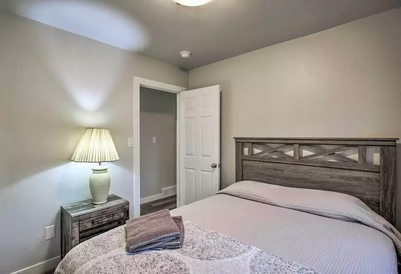 Quaint Clifton Escape W/ Grill   1 Mi To Winery!