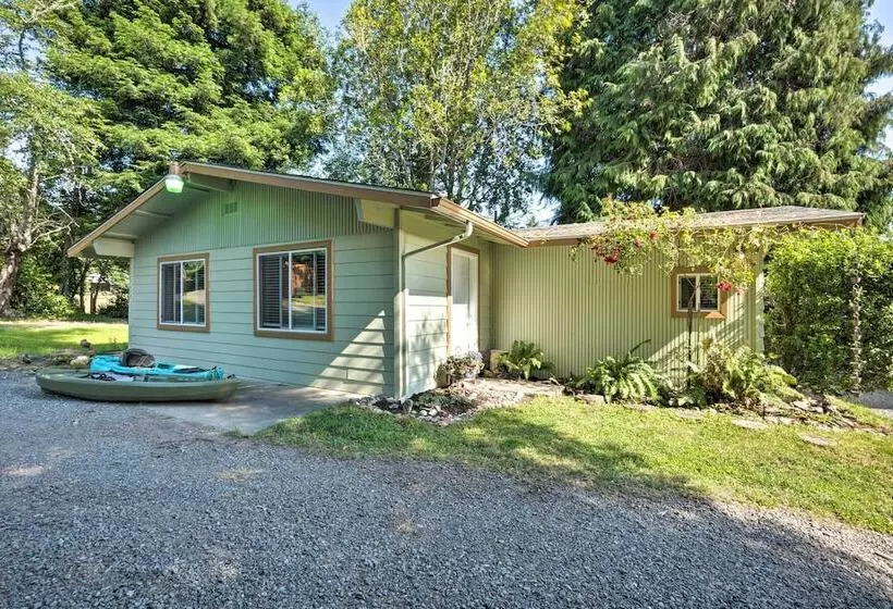 Quaint Riverside Reprieve W/ Kayaks + Floats!