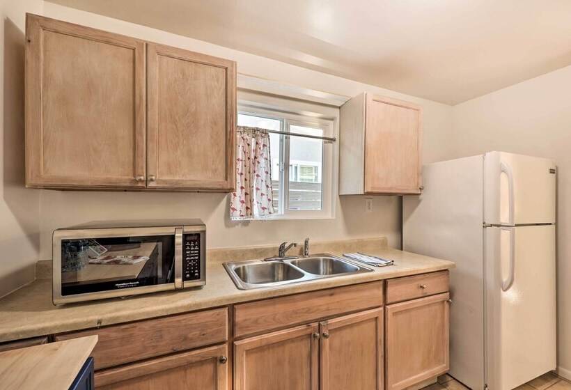 Quiet Carpinteria Cottage By Town & Beaches