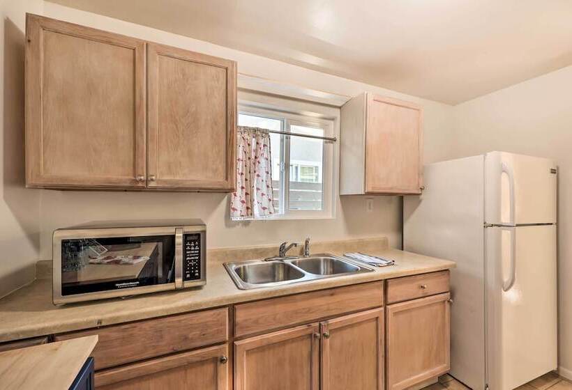 Quiet Carpinteria Cottage By Town & Beaches