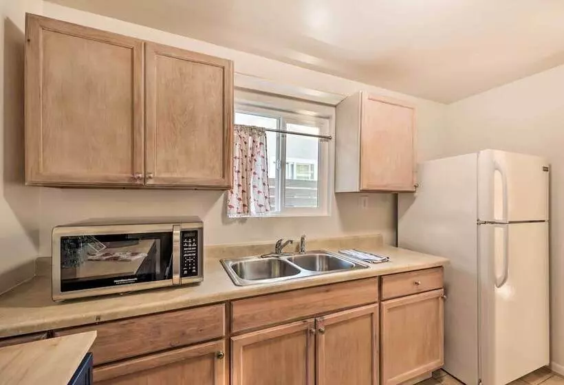 Quiet Carpinteria Cottage By Town & Beaches