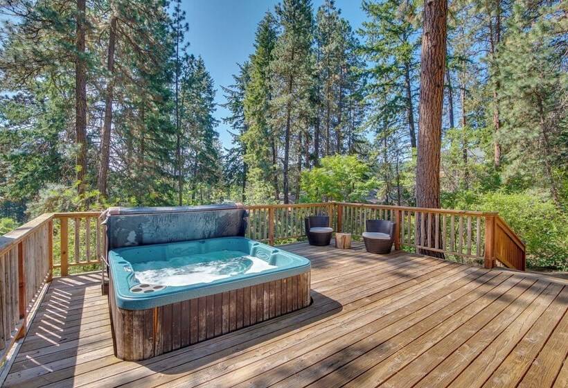 Remote Escape: Peaceful Cabin Near Naches River