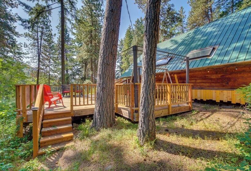 Remote Escape: Peaceful Cabin Near Naches River