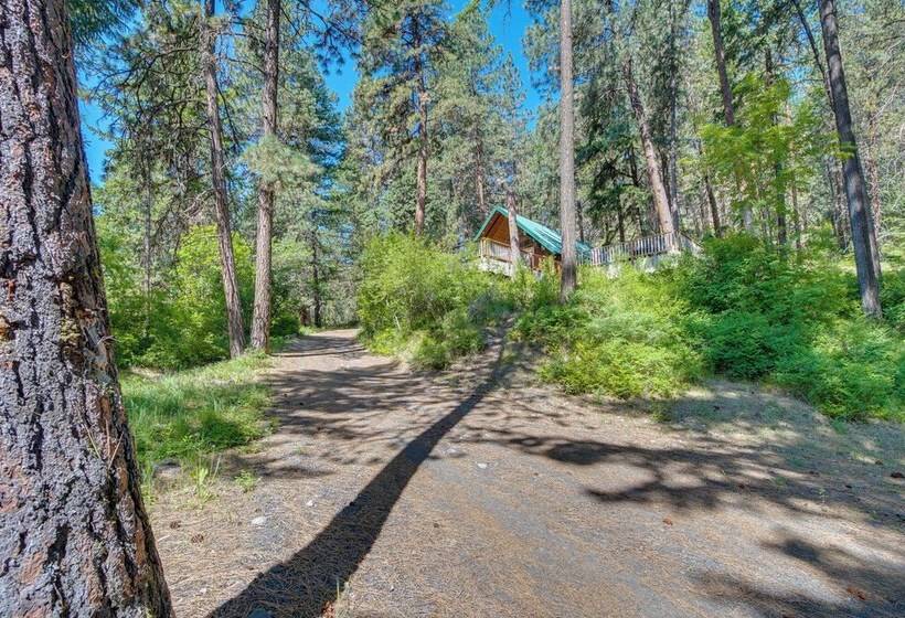 Remote Escape: Peaceful Cabin Near Naches River