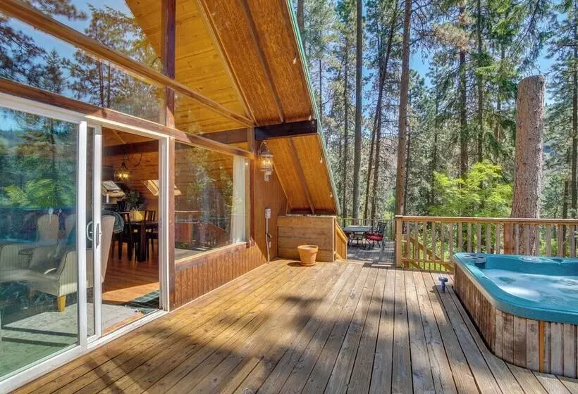 Remote Escape: Peaceful Cabin Near Naches River