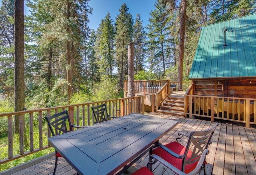 Remote Escape: Peaceful Cabin Near Naches River