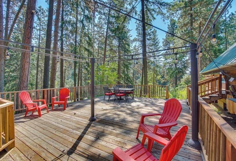 Remote Escape: Peaceful Cabin Near Naches River