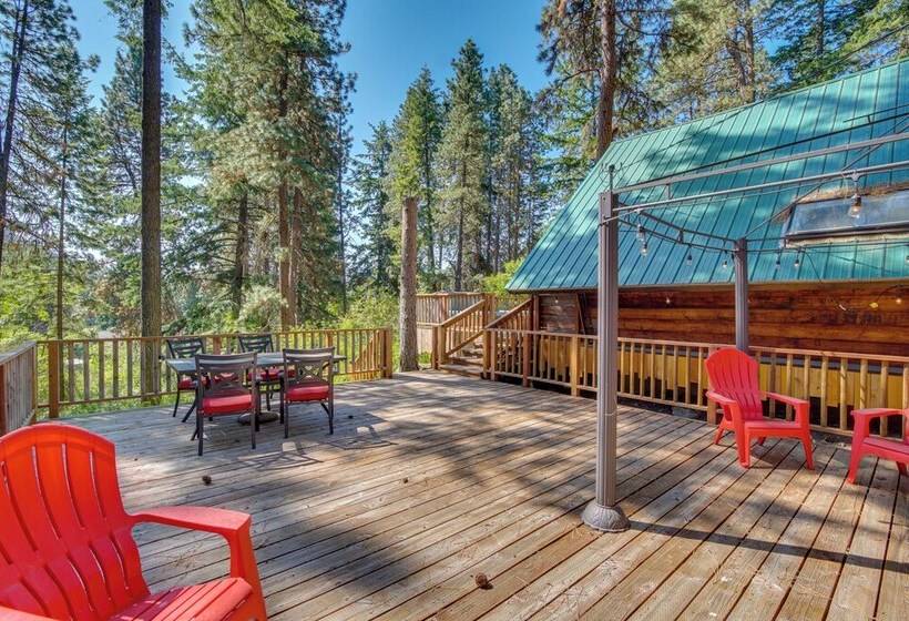 Remote Escape: Peaceful Cabin Near Naches River