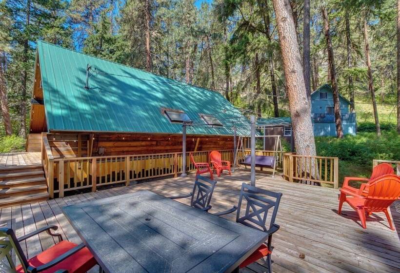 Remote Escape: Peaceful Cabin Near Naches River
