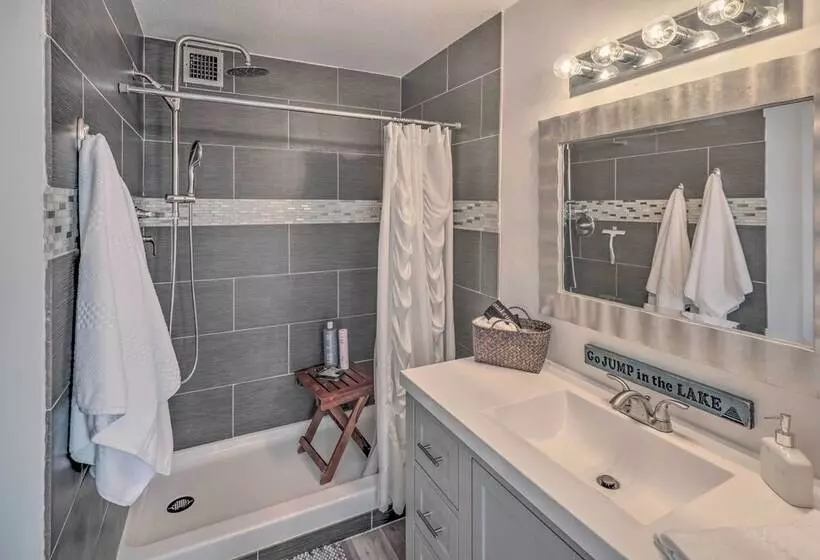 Serene Havasu Oasis: Newly Remodeled W/ Views