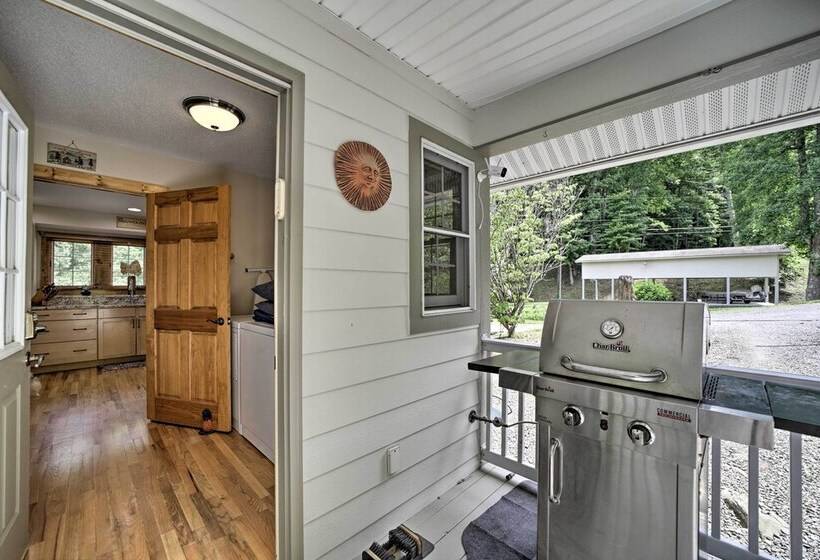 Settlers Mountain Retreat: On Site Hikes & Views!