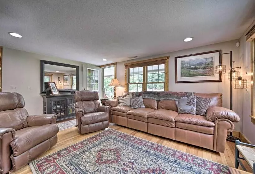 Settlers Mountain Retreat: On Site Hikes & Views!