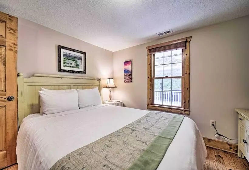 Settlers Mountain Retreat: On Site Hikes & Views!