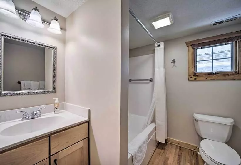 Settlers Mountain Retreat: On Site Hikes & Views!