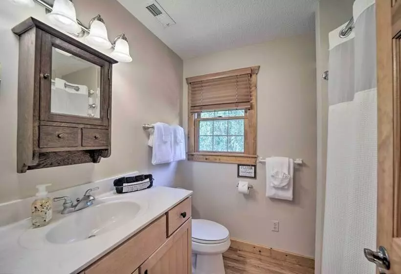 Settlers Mountain Retreat: On Site Hikes & Views!