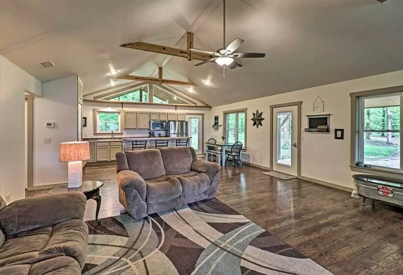 Spacious & Elegant Mountain View Cabin W/ Deck!