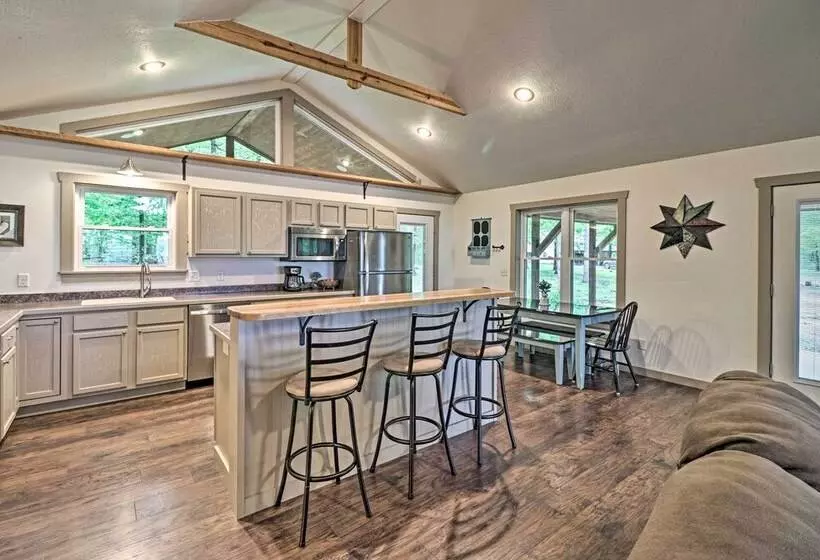 Spacious & Elegant Mountain View Cabin W/ Deck!