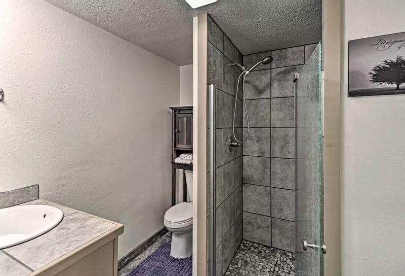 Spacious & Elegant Mountain View Cabin W/ Deck!