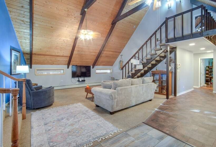 Spacious Nathrop Home W/ Fire Pit & On Site Creek!