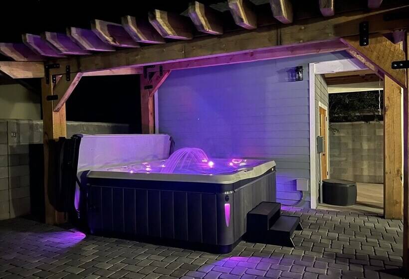 Spacious Williams Retreat W/ Games & Hot Tub!