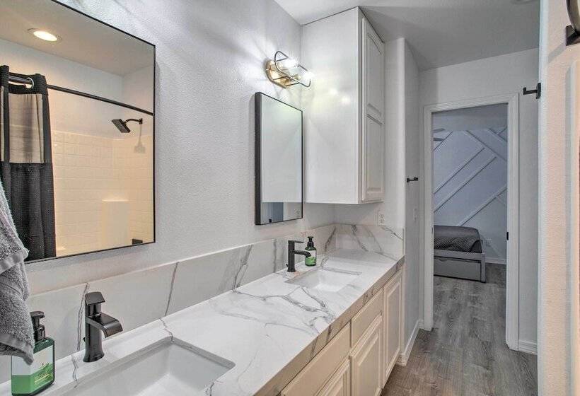 Spacious Williams Retreat W/ Games & Hot Tub!