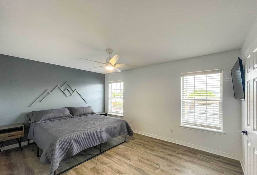 Spacious Williams Retreat W/ Games & Hot Tub!