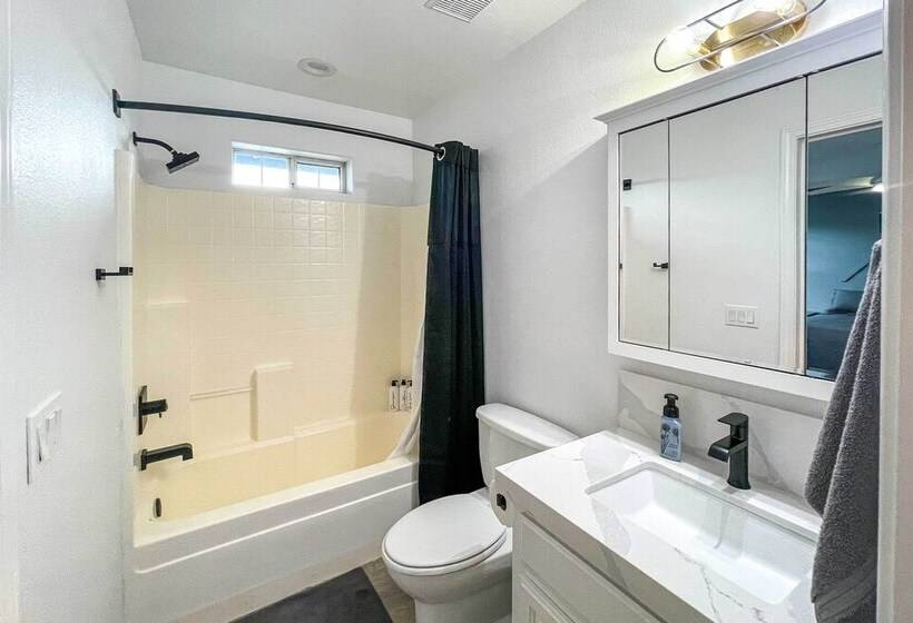 Spacious Williams Retreat W/ Games & Hot Tub!